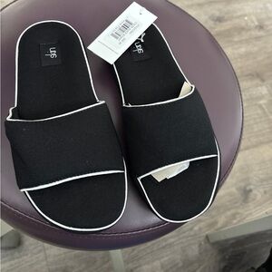 Sonoma Black and White Slip-On Slippers